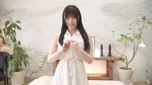 中景 · 站姿 · 盆栽 · 微笑 · 誘惑 · 房間 · 解衣 · 白色連衣裙