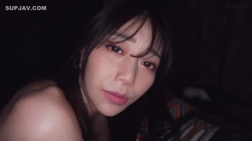 脸部特写 · 全裸 · 俯卧 · 暗室 · 诱惑 · 对视 · 主观视角