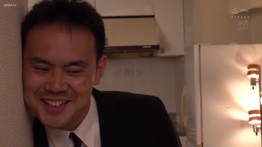 顔部のクローズアップ · 壁に寄りかかる · スーツ · 室内厨房