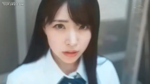 室内 · 忧郁 · 校服 · 面部特写 · 注视 · 正面 · 黑直发