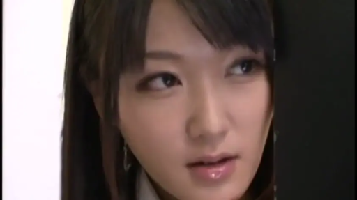 室内 · 脸部 · 职装 · 特写 · 门 · 窥视 · 疑惑 · 偷看