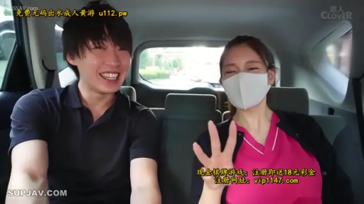 护士服 · 并排坐 · 聊天 · 车内 · 笑容 · 口罩 · 素人