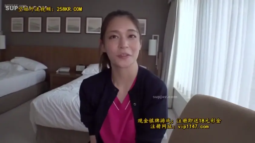 眼镜 · 站立 · 巨乳 · 中景 · 站姿 · 白衬衫 · 呆滞 · 门口