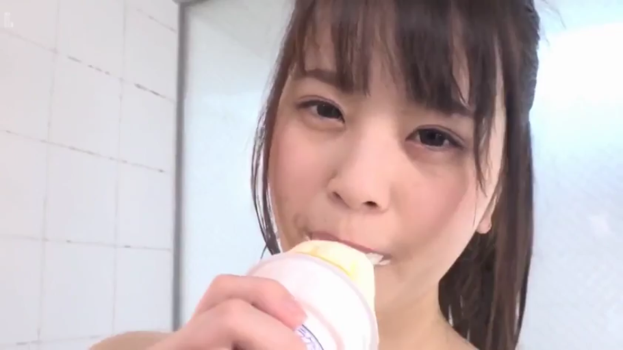 脸部特写 · 浴室 · 裸体