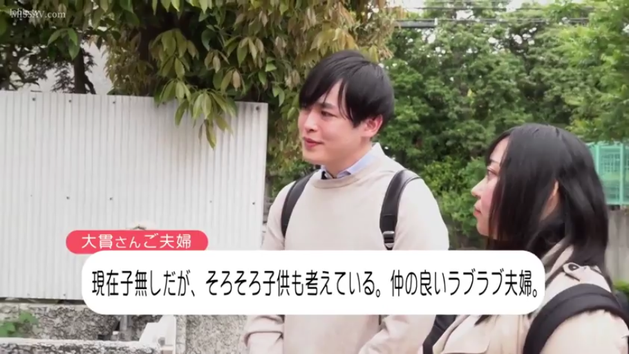 室内 · 脸部特写 · 微笑 · 正坐 · 访谈 · 素人 · 白色毛领外套
