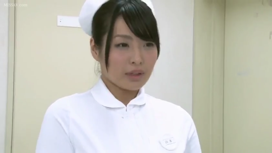 严肃 · 全身 · 站立 · 剧情 · 门 · 拉扯 · 室内门口 · 毛衣短裙