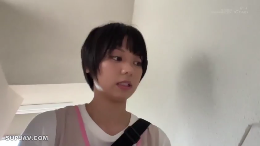陶醉 · 近景 · 按摩棒 · 挑逗 · 粉色蕾丝内衣 · 影棚 · 躺卧 · 震动