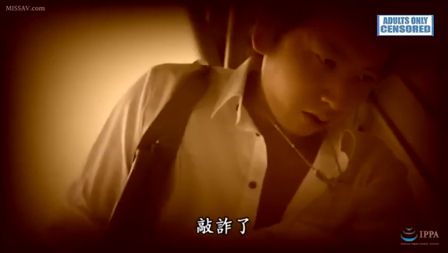 走廊 · 行走 · 侧脸 · 口罩 · 走姿 · 蓝色吊带 · 街拍