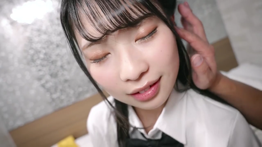 Indoor · Close-up of the face · Enjoy · First-person perspective · 制服 · 互动 · 正面