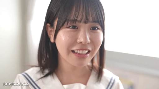 室內 · 臉部特寫 · 微笑 · 正坐 · 交流 · 水手服 · 黑长直