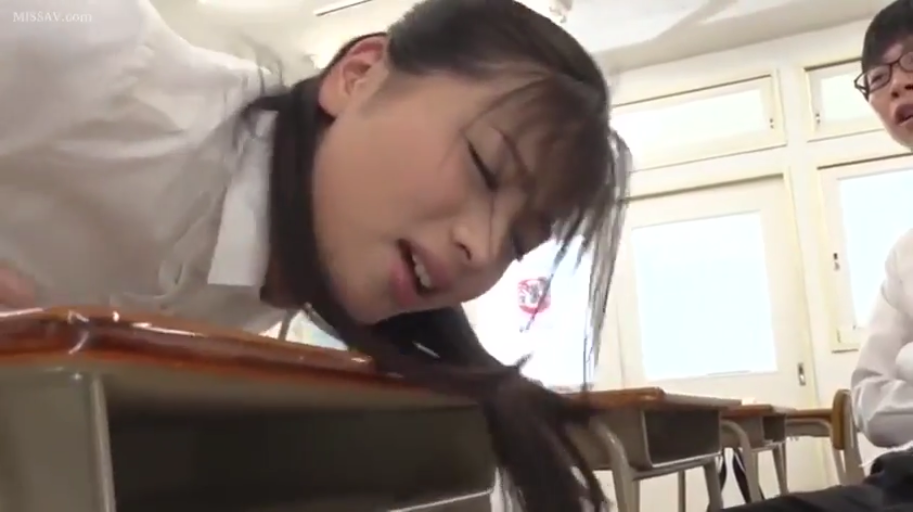 全裸 · 卧室 · 仰卧开腿 · 迷离 · 成人内容 · 阴部特写 · 手指挑逗