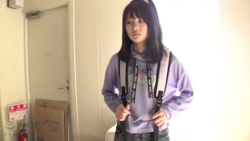 中景 · 站姿 · 微笑 · 窗帘 · 酒店房间 · 互动 · 浴袍 · 双人交互