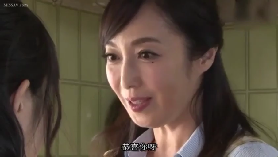 沙发 · 呻吟 · 性行为 · 开腿 · 特写 · 阴毛可见 · 灰色针织衫 · 黑色皮沙发