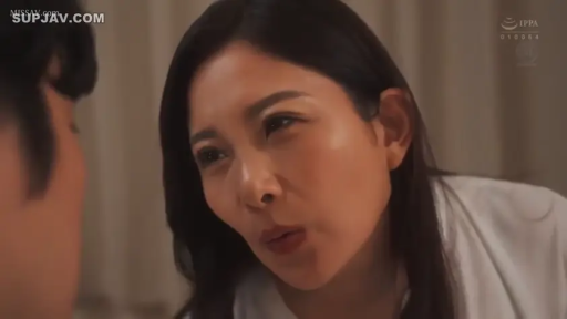 Indoor · Bend over · 专注 · white shirt · 面部特写 · Stare · Mature woman