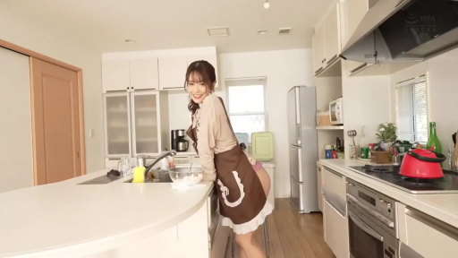 站立 · 全景 · 微笑 · 厨房 · 围裙 · 厨具 · 烹饪 · 居家角色