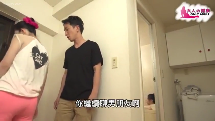坐姿 · 休闲装 · 远景 · 凝视 · 摄影棚 · 剪影 · 观摩影戏 · 透明凳子