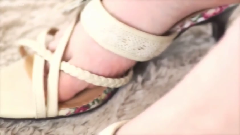 Indoor · Stand · Display · Foot fetish · carpet · 脚部特写 · 高跟凉鞋