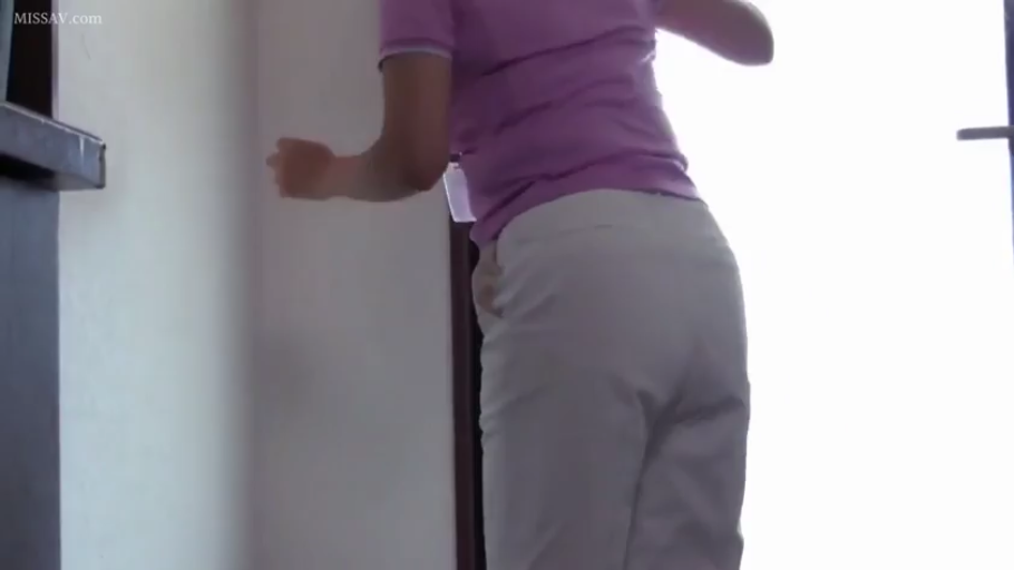 室内 · 护士服 · 站立 · 臀部 · 偷拍视角 · 走动