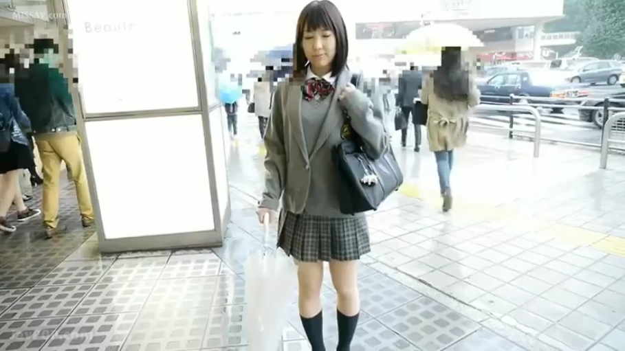 室内 · 胸部 · 第一视角 · 项链 · 诱惑 · 半裸 · 躺卧 · 咬手指