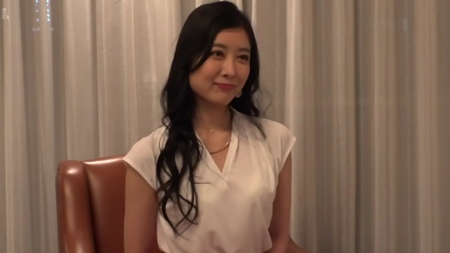 BDSM · 室内床铺 · 红色口塞 · 面部及胸部特写 · 豹纹情趣内衣 · 仰卧双手抱头 · 束缚塞口 · 闭眼快感