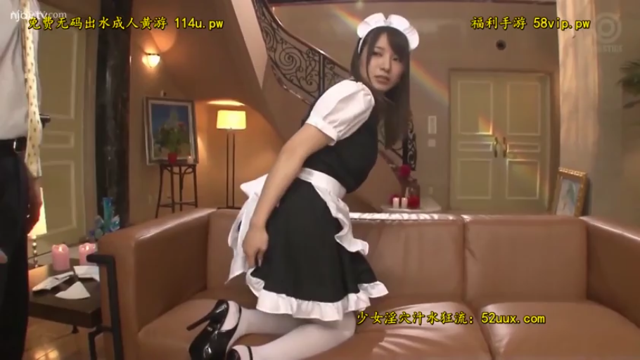 客厅 · 跪姿 · 女仆装