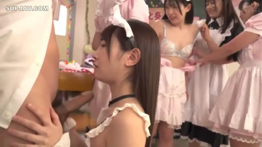 教室 · 全景 · 跪姿 · 多人 · 好奇 · 黑板 · 粉色女仆装 · 群体挑逗