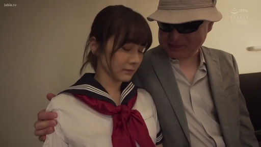 室内 · 半身 · 西装 · 搂抱