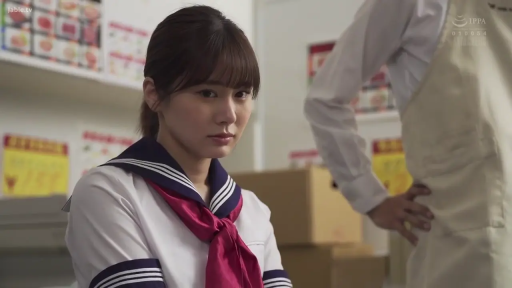 座り姿勢 · 真剣 · 顔のクローズアップ · 注視 · 段ボール箱 · 便利店 · 水手服 · 职场