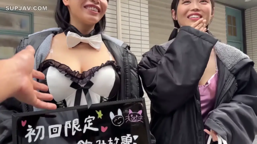 Display · No · Outdoor · 双人 · 情趣内衣 · Smile · 并排站立 · Display Board