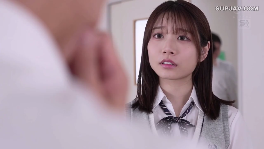 校服 · 站立 · 对视 · 上半身 · 担忧 · 黑直发 · 学校