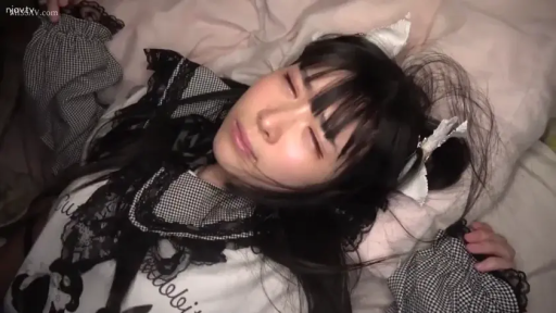 臉部特寫 · 閉眼 · 仰臥 · 床上 · 女僕裝 · 长发 · 貓耳發箍 · 休憩