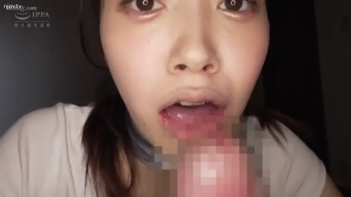 室內 · 白色T恤 · 嘴部特写