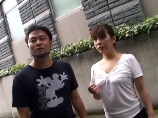 站姿 · 自然 · 对视 · 上半身 · 户外 · 情侣 · T恤