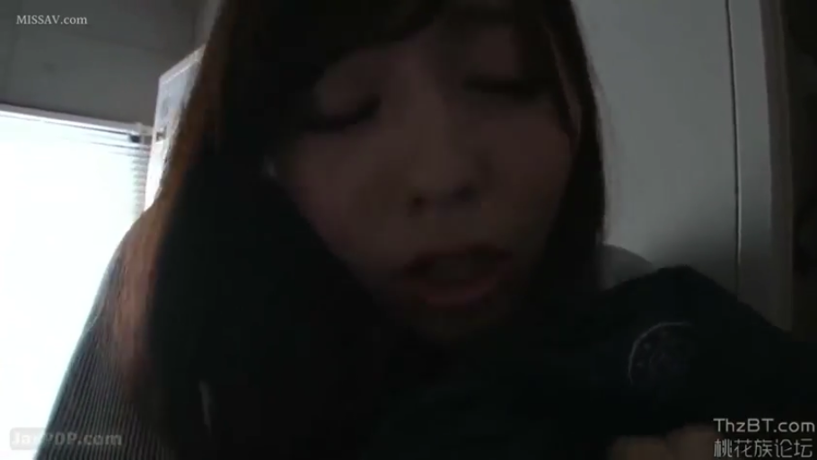 室内 · 俯身 · 脸部特写 · 针织衫