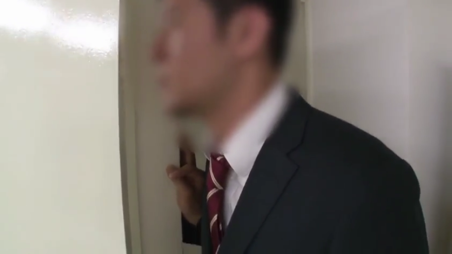 半身 · 短发 · 帽子 · 愤怒 · 室内布景 · 红色漆皮特摄服 · 站立握拳 · 瞪视