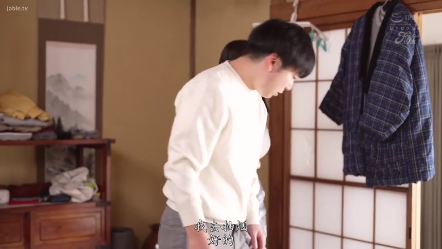 全裸 · 摆拍 · 微笑 · 侧身特写 · 侧乳 · 室内砖墙 · 侧站