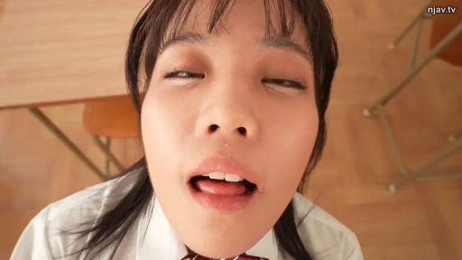 校服 · 教室 · 脸部 · 仰头