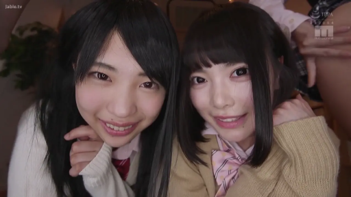 室内 · 甜美 · 面部特写 · 双人 · 俯身前倾 · 注视镜头 · 蝴蝶结 · 日式校服