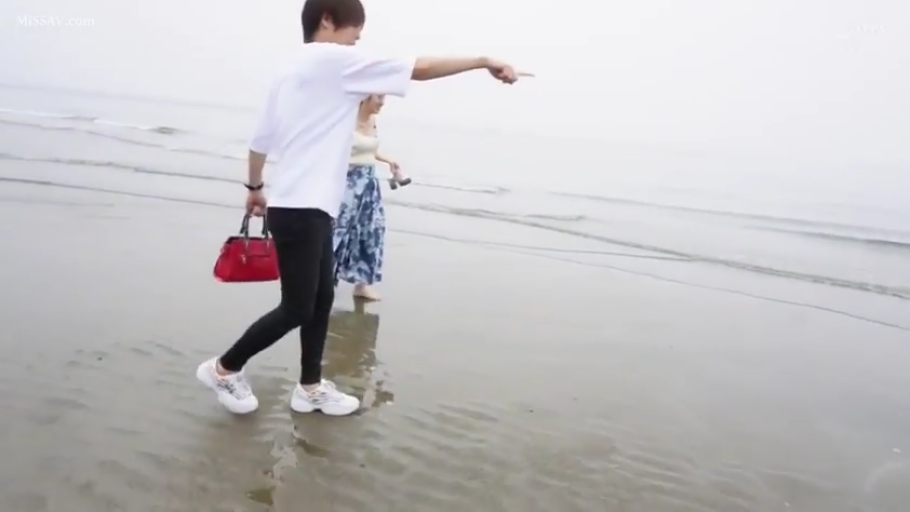 休闲装 · 手提包 · 户外 · 步行 · 海边 · 指向