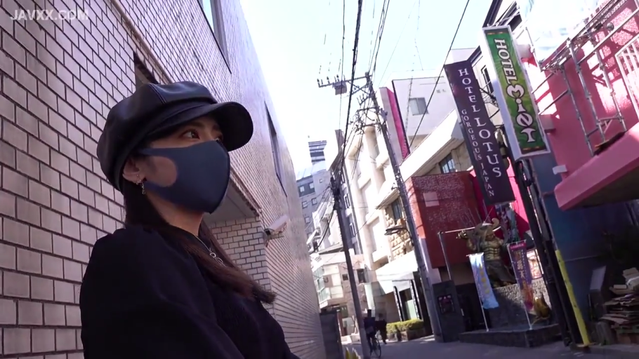 室内 · 微笑 · 对立 · 近景 · 调情 · 双马尾 · 白T恤