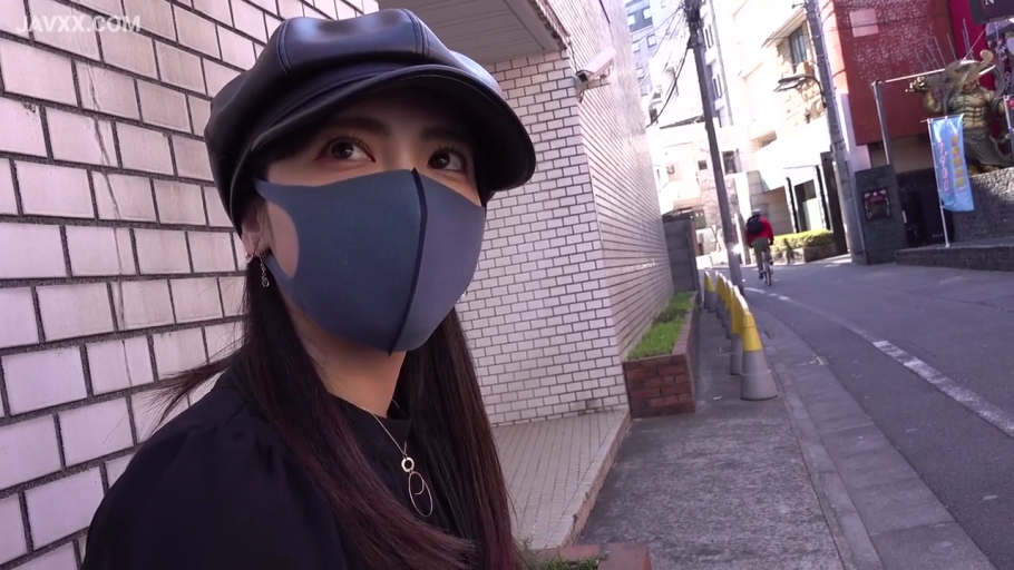 室内 · 迷离 · 皮沙发 · 局部特写 · 老少配 · 躺卧 · 揉搓胸部 · 黄色毛衣