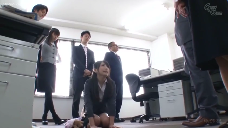 全身 · 办公室 · 职业装 · 跪地