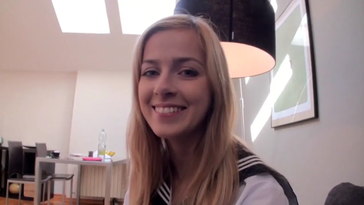 坐姿 · 面部 · 台灯 · 客厅 · 水手服 · 开心 · 面对镜头微笑 · 白人女性