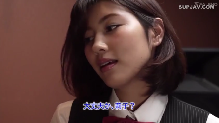 室内 · 脸部特写 · 制服