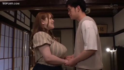 巨乳 · 和室 · 微笑 · 半身 · 休闲装 · 面对面站立 · 牵手