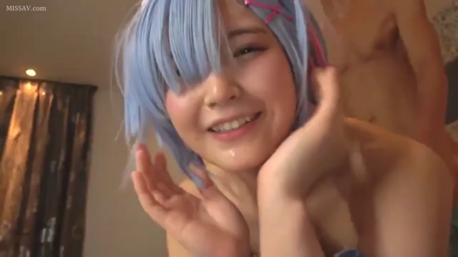 顔 · 蓝色假发 · 酒店 · 微笑 · 对视 · 双手扶脸 · 假发 · 蕾姆