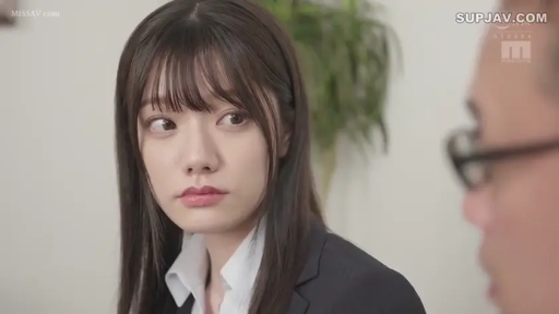 室内 · 坐姿 · 严肃 · 面部 · 眼镜 · 黑西装 · 注视 · 职场