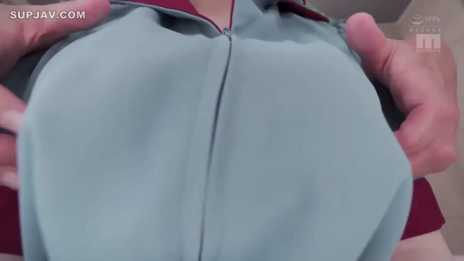 室内 · 胸部 · 站立 · 巨乳 · 制服 · 托胸