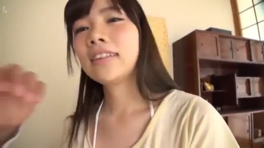 脸部特写 · 微笑 · 聊天 · POV · T恤 · 正对镜头 · 日式房间