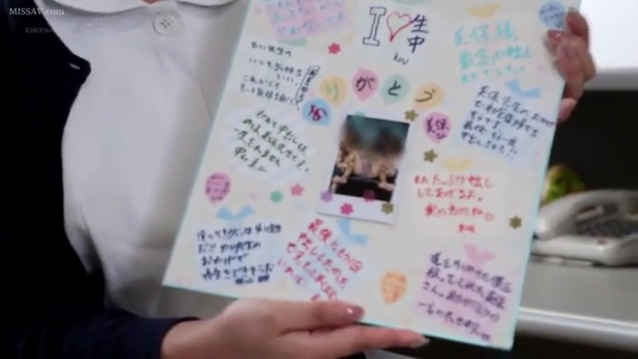 室内 · 护士服 · 展示 · 视频截图 · 手持 · 物品特写 · 留言板